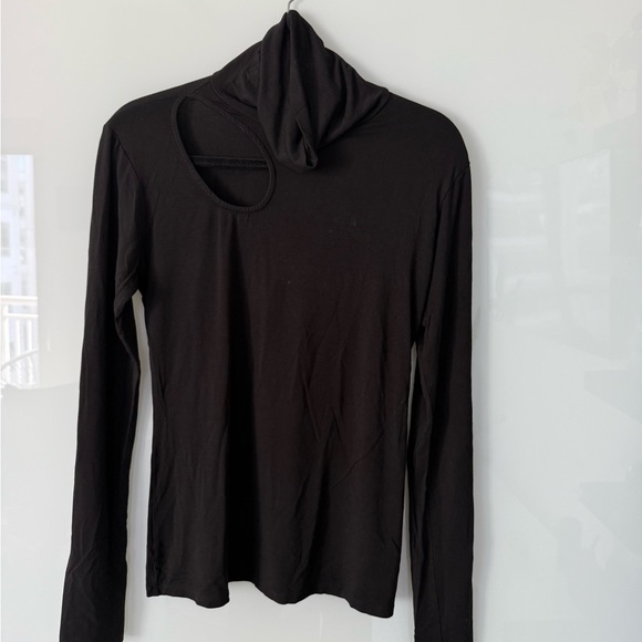 Marcella NYC Eli Top
Black 
Size L - Picture 2 of 4